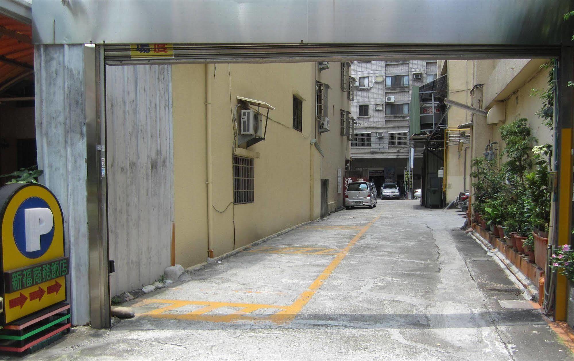 Sin Fu Business Hotel Taichung Exterior foto